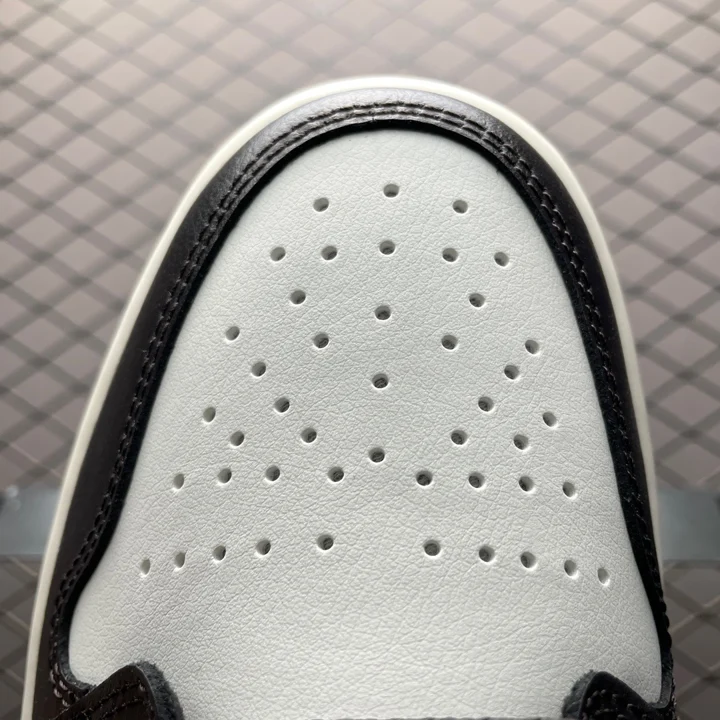 View 79 of Air Jordan 1