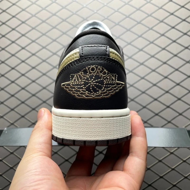 View 74 of Air Jordan 1