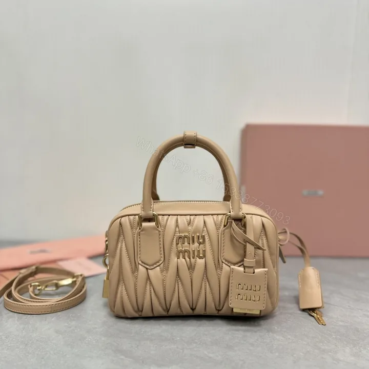 View 1 of 高仿miumiu繆繆TooPretty系列5BB123保齡球手袋棕色