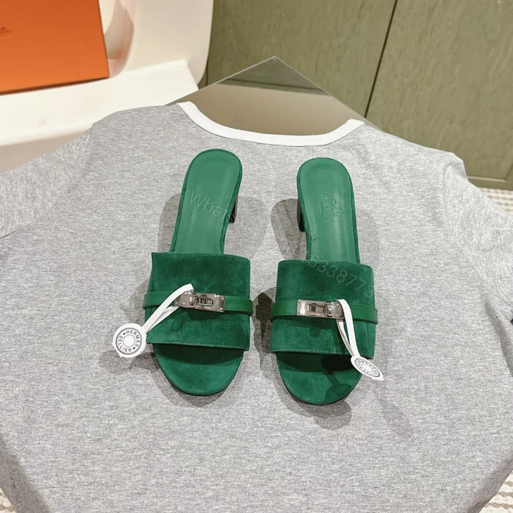 View 1 of 高仿Hermes*H232132ZI0粗跟一字拖鞋麂皮緞面綠色5CM免檢版