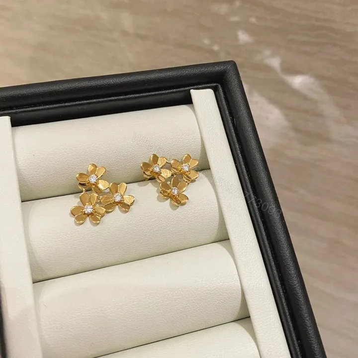 View 1 of Van Cleef & Arpels 18K Gold Frivole Earstuds 3 Flowers VCARP2DV00
