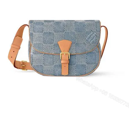 View 1 of LV Bolsa Messenger Montsouris MM