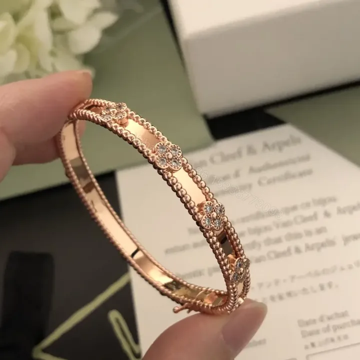 View 1 of 高仿首飾VanCleef&Arpels*RP6X200萬花筒鑽花手鐲
