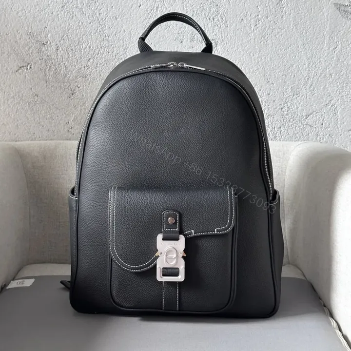 View 1 of 高仿Dior*Saddle系列1ADH00N粒面牛皮男士雙肩包免檢版