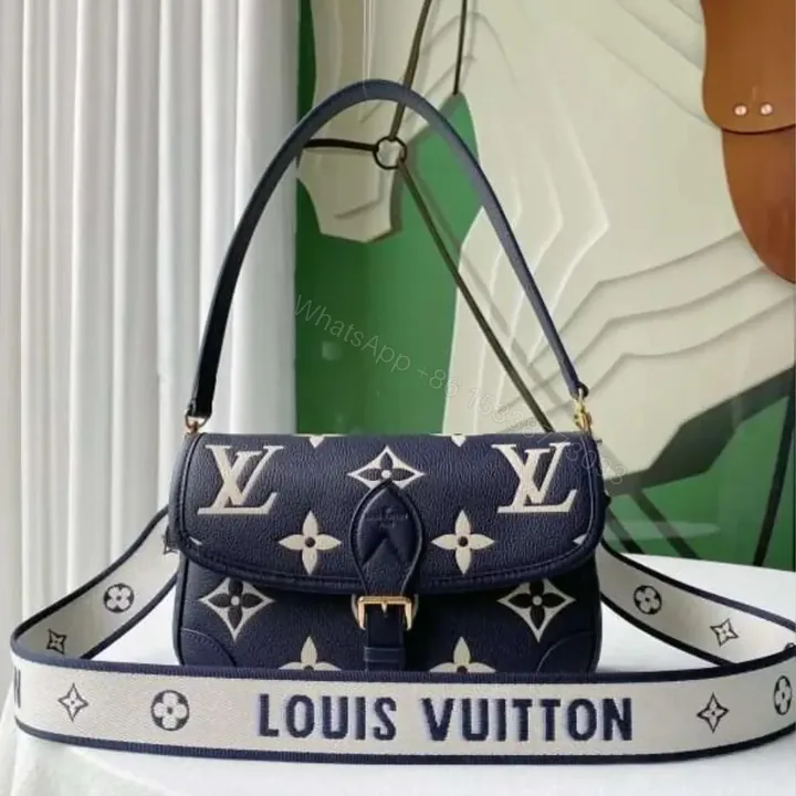 View 1 of Louis Vuitton LV Diane Handbags Embossed Pattern 23x16x8.5cm