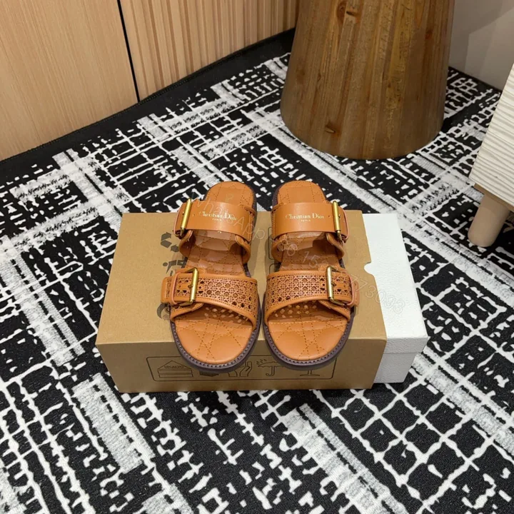 View 1 of 高仿Dior*D-Avenue系列KCO197圓頭塔扣一字拖鞋棕色免檢版