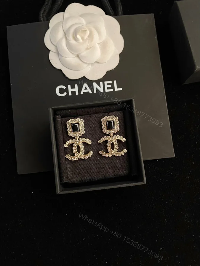 View 1 of EN – Lux Earring Chanel 011
