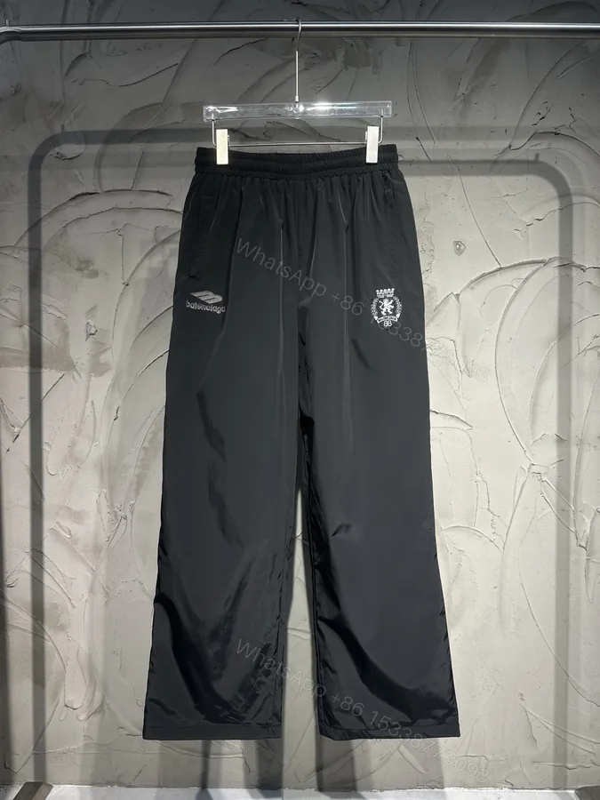 View 1 of Balenciaga A貨男士刺繡徽章休閒運動褲 防潑水寬版百搭褲款