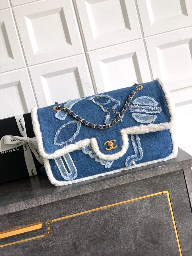 View 1 of CHANEL 精品復刻 牛仔拼接羊羔絨長翻蓋鏈條包 冬季限定款
