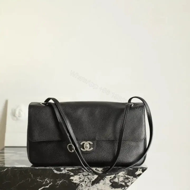 View 1 of 高仿Chanel*26S系列AS6231粒面小牛皮翻蓋包黑色大號免檢版