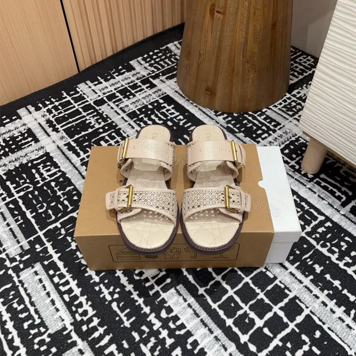 View 1 of 高仿Dior*D-Avenue系列KCO198圓頭塔扣一字拖鞋米色免檢版