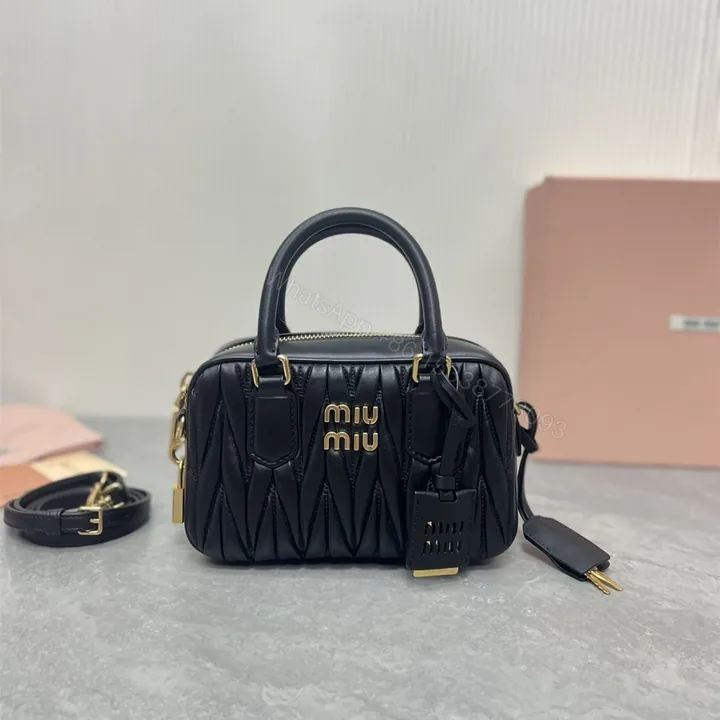 View 1 of 高仿miumiu繆繆TooPretty系列5BB123保齡球手袋黑色