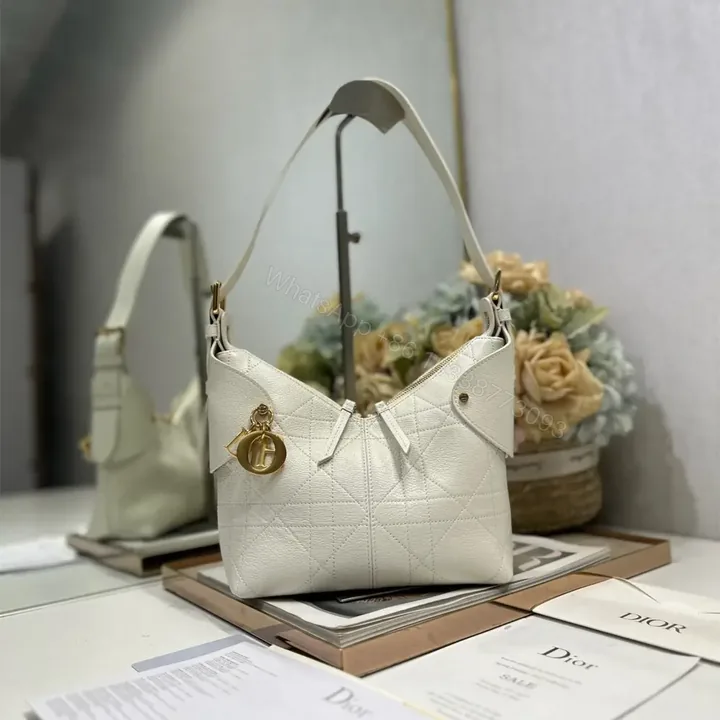 View 1 of 高仿Dior*Voyage系列M284M030小牛皮單肩包小號白色免檢版
