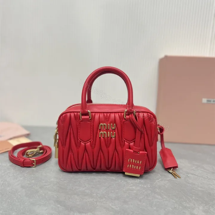 View 1 of 高仿miumiu繆繆TooPretty系列5BB123保齡球手袋紅色