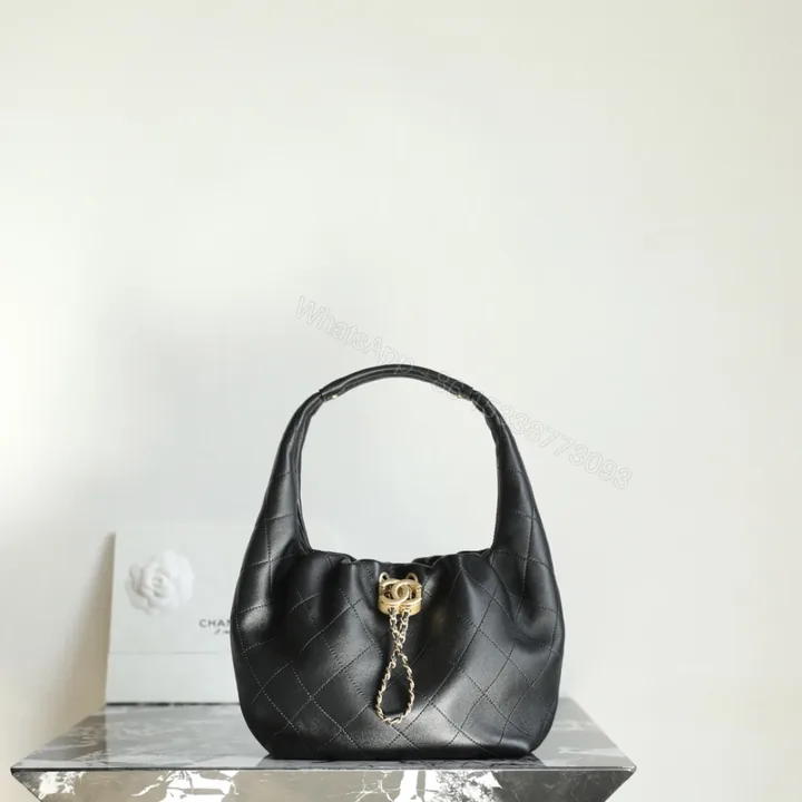 View 1 of 高仿Chanel*26C系列AS5976小牛皮手提包黑色免檢版
