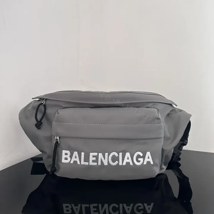 View 1 of 高仿BalenciagaWheelBeltpack系列尼龍胸包灰色