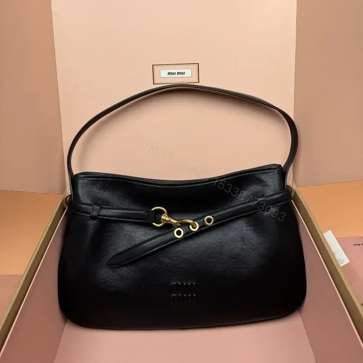View 1 of 高仿miumiu*Aventure系列5BC181小羊皮腋下包黑色中號免檢版