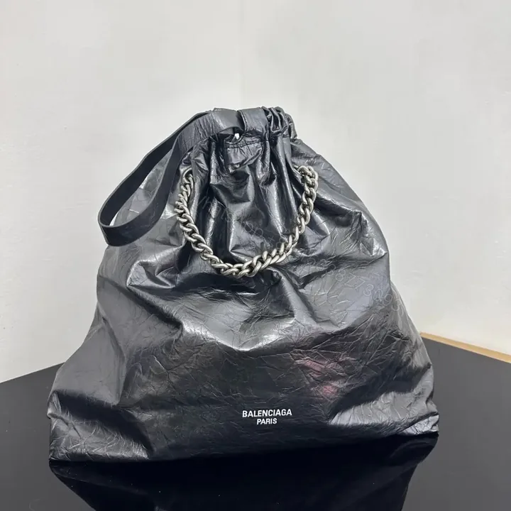 View 1 of 高仿Balenciaga2023Crushtote褶皺牛皮購物袋大號