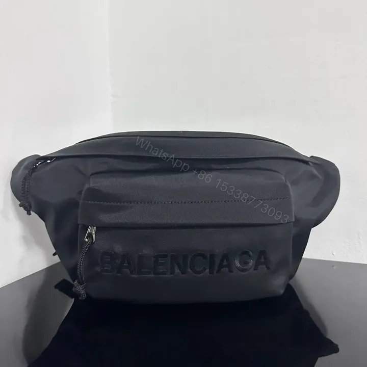 View 1 of 高仿BalenciagaWheelBeltpack系列尼龍胸包黑色