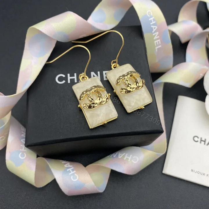 View 1 of EN – Lux Earring Chanel 026