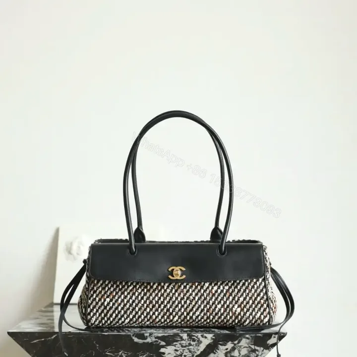 View 1 of 高仿Chanel*26S系列AS6288軟呢拼皮單肩包免檢版