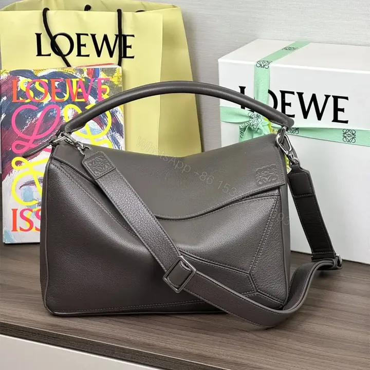 View 1 of 高仿Loewe*Puzzle系列1220小牛皮斜挎包深灰色大號免檢版