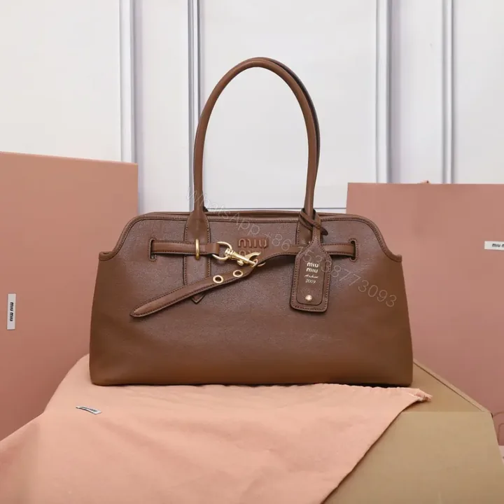 View 1 of 高仿miumiu*Aventure系列5BG310小羊皮Tote手袋橡木色免檢版