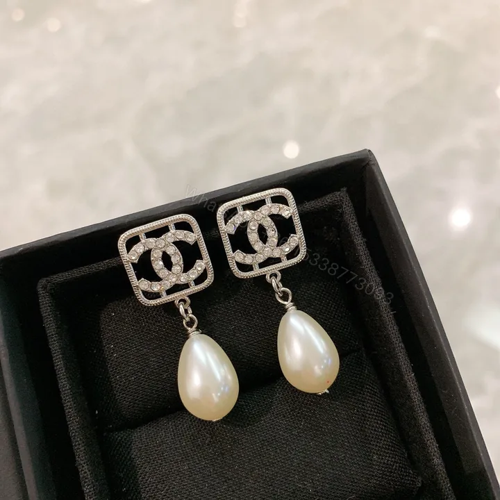 View 1 of EN – Lux Earring Chanel 013