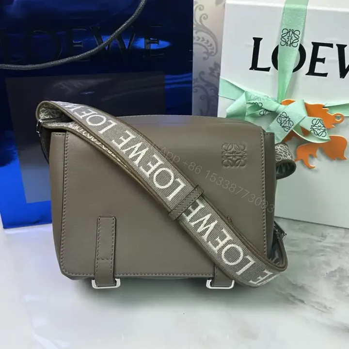 View 1 of 高仿Loewe*Military系列8721牛皮男士郵差包棕色小號免檢版