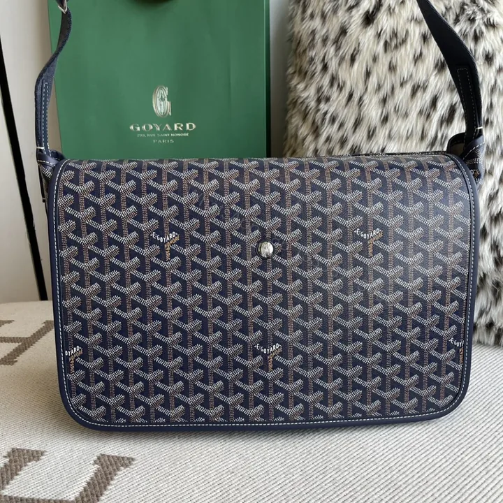 View 1 of 高仿Goyard*Capetien系列CAPETIS郵差包深藍中號免檢版