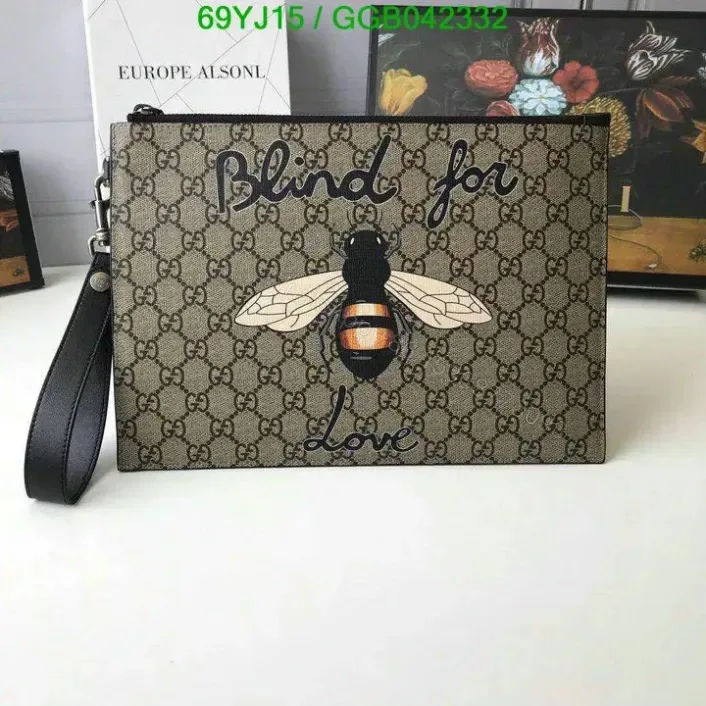 View 1 of Gucci GG Supreme Bee Print Pouch Clutch Bag – AAAA, Model GGB0423