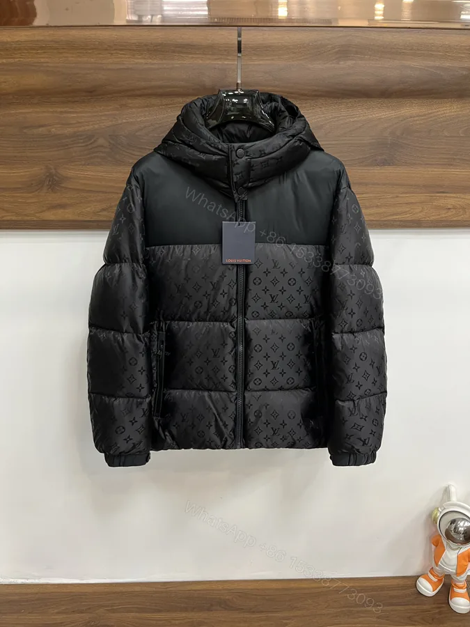 View 1 of LV 高仿Monogram羽絨外套經典拼接設計 黑色冬季款