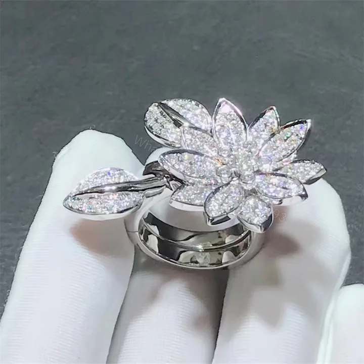 View 1 of VCA Lotus Between the Finger Ring