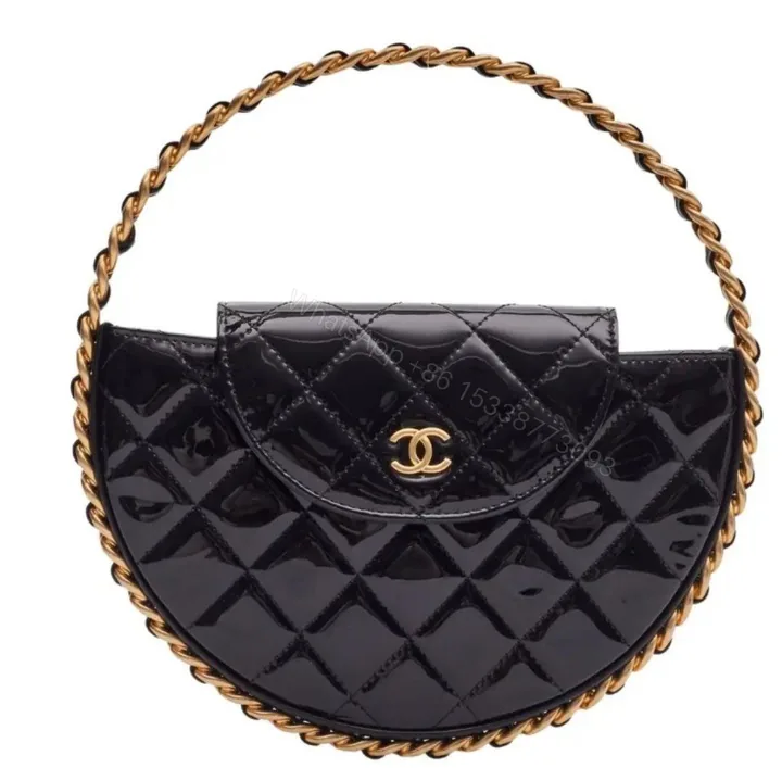 View 1 of Chanel Schwarz Lack Vernis Leder Armreif Kette Runde Tasche Medium