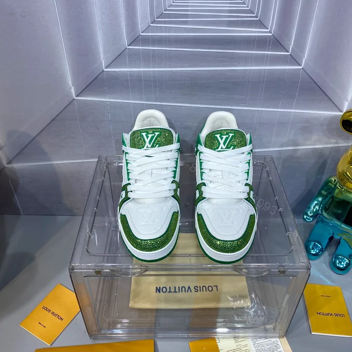View 1 of LV 精品仿製男士運動鞋綠白配色鑽飾百搭款