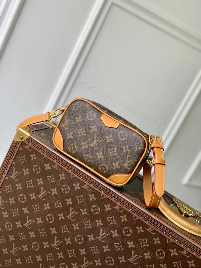 View 1 of LV一比一M14058迷你斜背包 Monogram老花小巧設計 復古牛皮飾邊