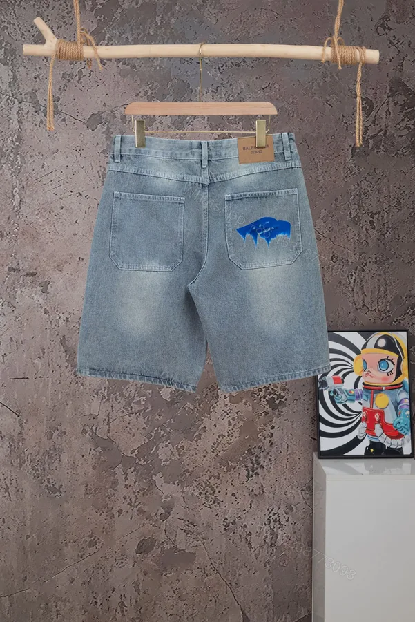 View 1 of Balenciaga高仿男士牛仔短褲淺色刷紋設計個性圖案街頭潮流款