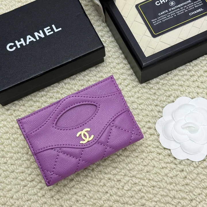 View 1 of Chanel 高仿女用卡夾 葡萄紫配色 菱格金扣時尚小物