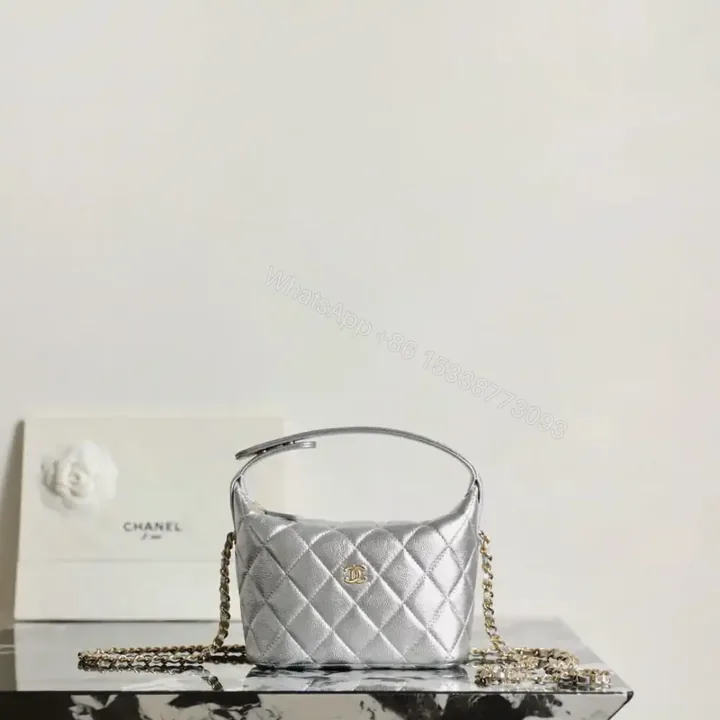 View 1 of 高仿Chanel*26P系列AP4386小牛皮Hobo手袋銀色免檢版
