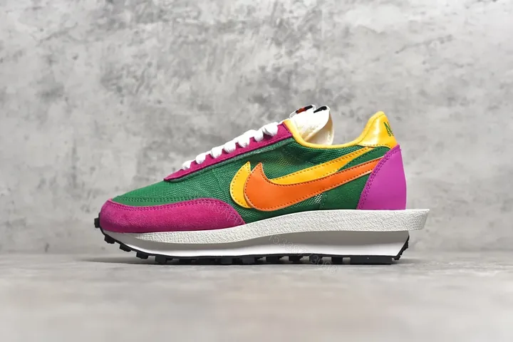 View 1 of Sacai × Nike WAffle pine gree Reps