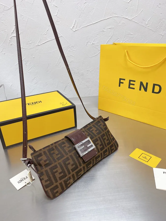 View 1 of Fendi Pre-Owned 1990-2000s Baguette shoulder bag