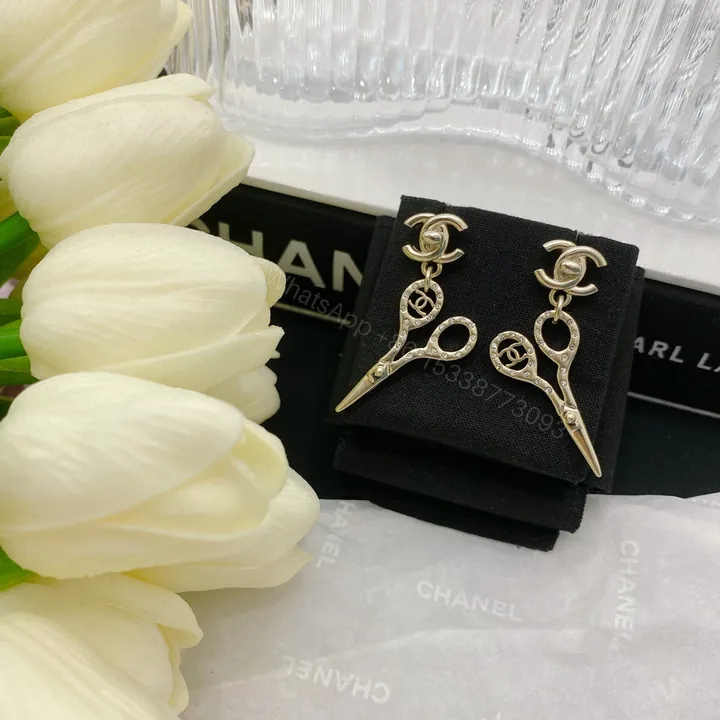 View 1 of EN – Lux Earring Chanel 005