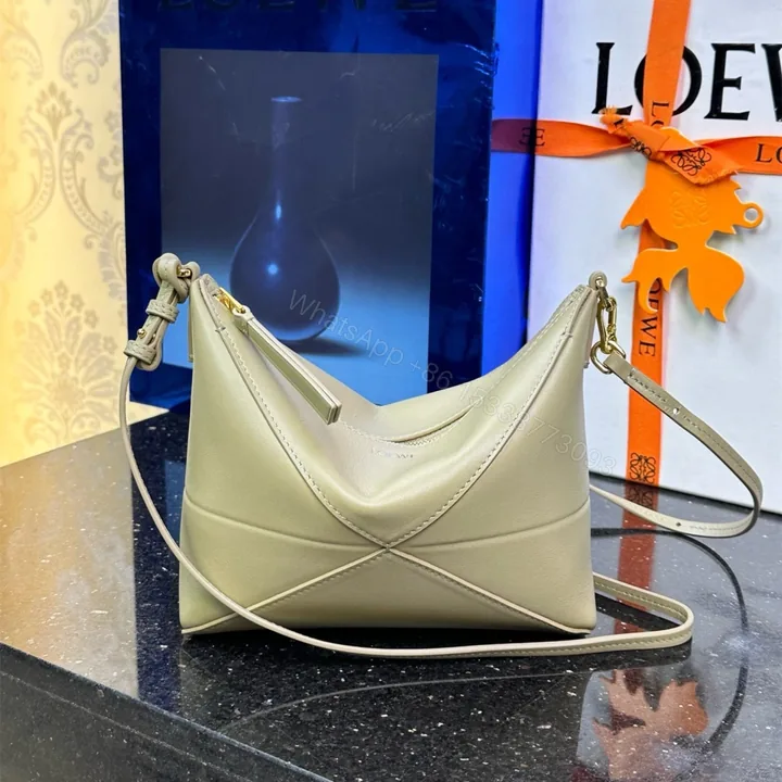 View 1 of 高仿Loewe*Fold系列9584小牛皮手提單肩包黏土綠免檢版