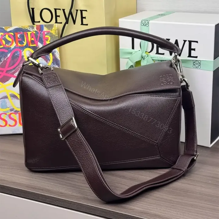 View 1 of 高仿Loewe*Puzzle系列3468鹿皮斜挎包血紫色大號免檢版