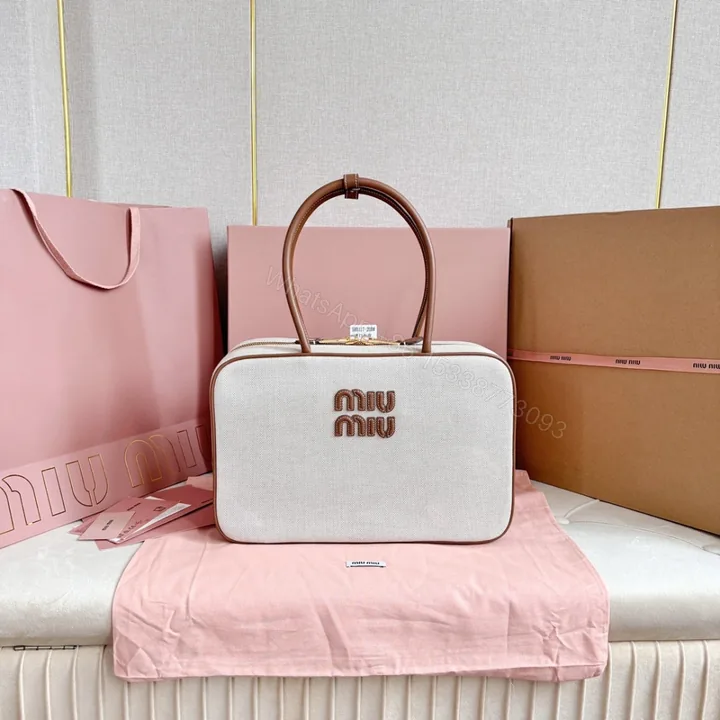 View 1 of 高仿miumiu*5BB17長肩帶公文包白色免檢版