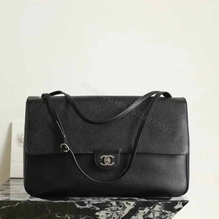 View 1 of 高仿Chanel*26S系列AS6233粒面小牛皮翻蓋包黑色超大號免檢版