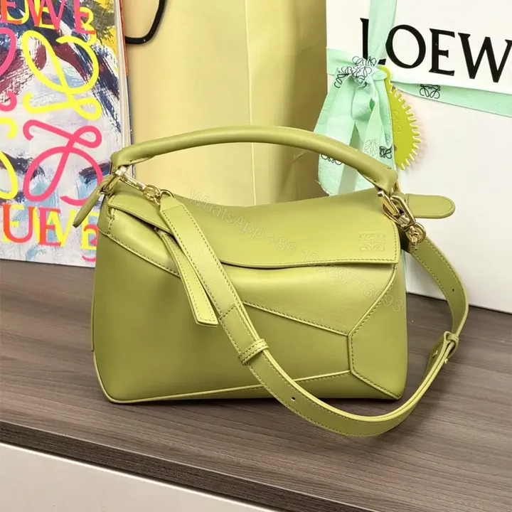 View 1 of 高仿Loewe*Puzzle系列4221小牛皮單肩包淺苔綠小號免檢版