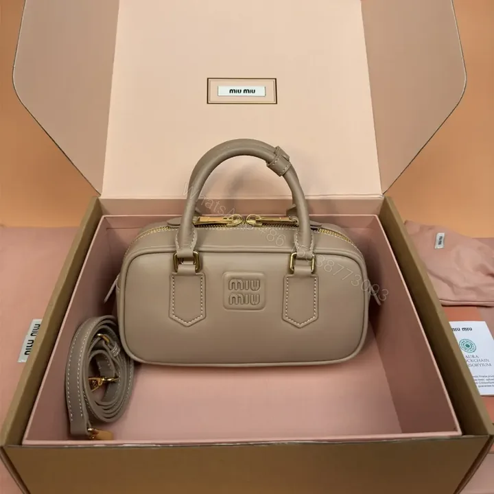 View 1 of 高仿miumiu*Arcadie系列5BB142小牛皮斜挎包沙色免檢版