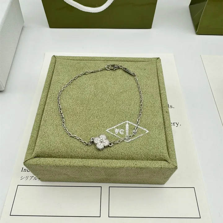 View 1 of 高仿首飾VanCleef&Arpels*RO85600鑽石單花白金手鏈