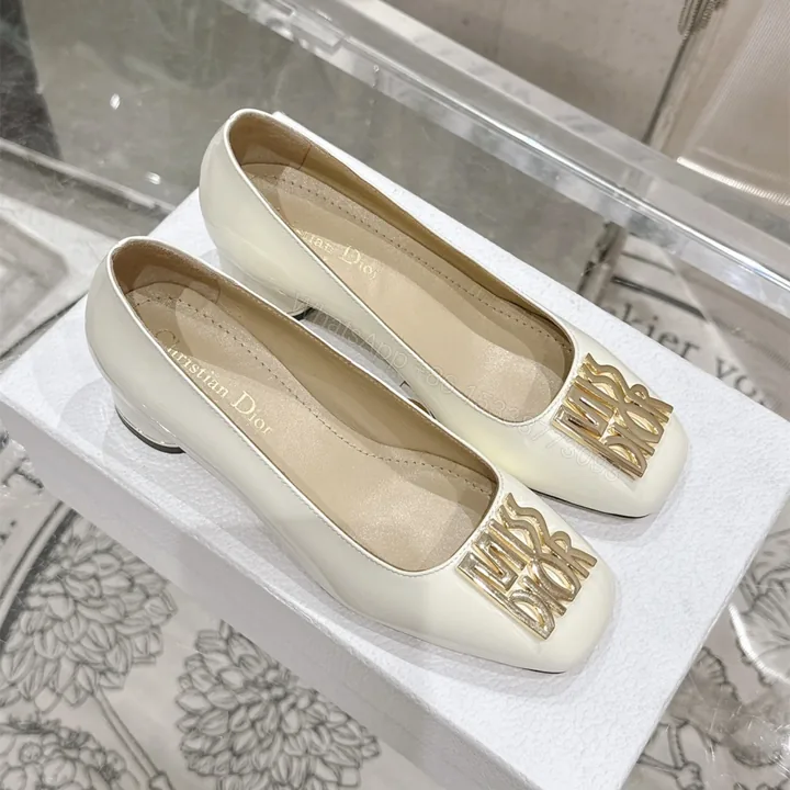 View 1 of 高仿Dior*Miss系列KCB266方頭LOGO金屬扣白色單鞋免檢版
